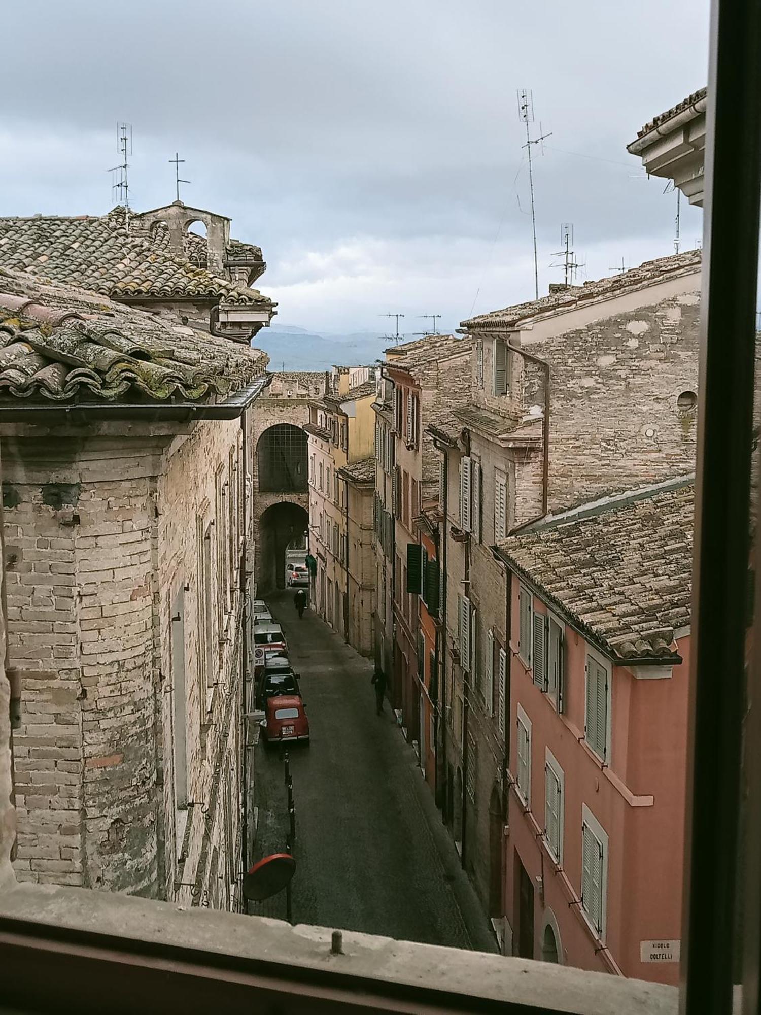 Camere Via Crispi Centro Storico Macerata Exterior photo